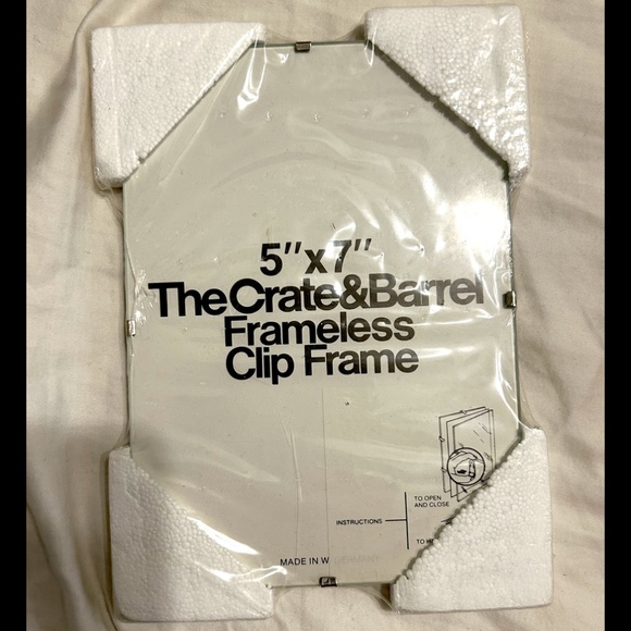 Crate & Barrel Frameless Clip Frame 5x7 – NWT - Picture 1 of 1